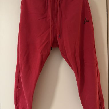 Rote Jordan Jogginghose