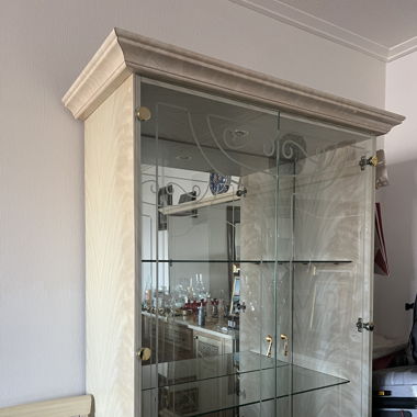 Dining Room BUFFET (with Mirror & Lamp within)