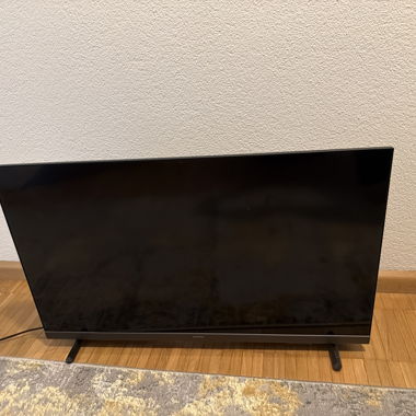 Black Philips TV