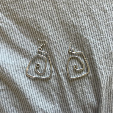 Wire ear ring