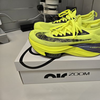  NIKE AIR ZOOM ALPHAFLY NEXT% 