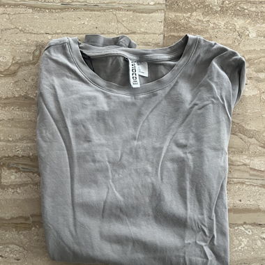 Graues Langarmshirt