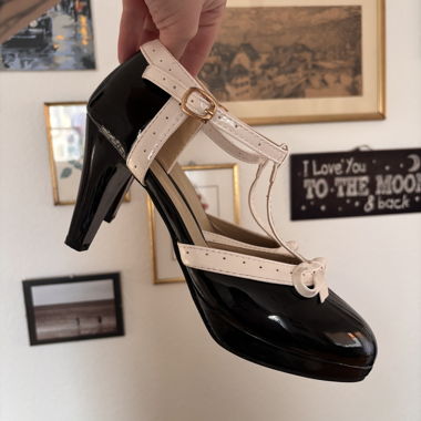 Black patent Mary Jane heels