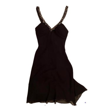 Schwarzes Abendkleid, bestickt
