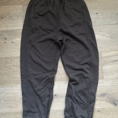 Schwarze Jogginghose mit elastischem Bund