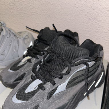 YEEZY BOOST 700 