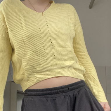 Pull en tricot jaune