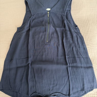 Top senza maniche blu scuro con zip