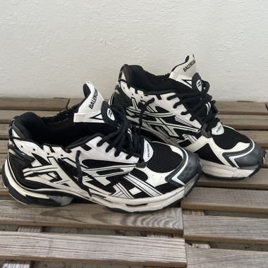 Balenciaga Runner Black White 