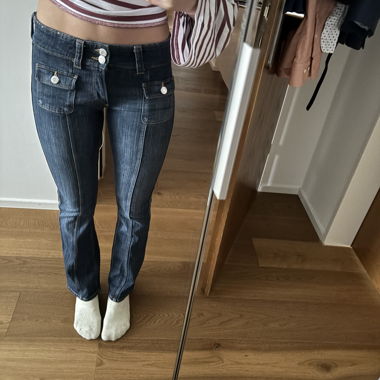 Jeans a zampa blu in denim