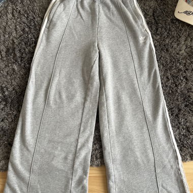 Pantaloni da allenamento Adidas grigi