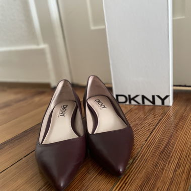 DKNY flat shoes