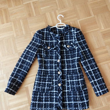 Magnificent tweed blazer with gold buttons