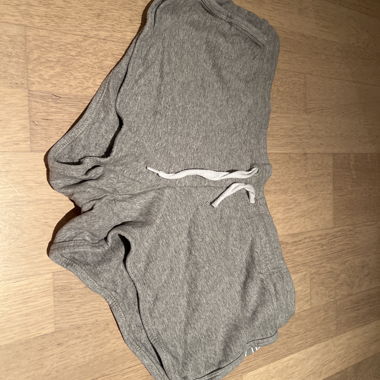 Graue Sweat-Shorts