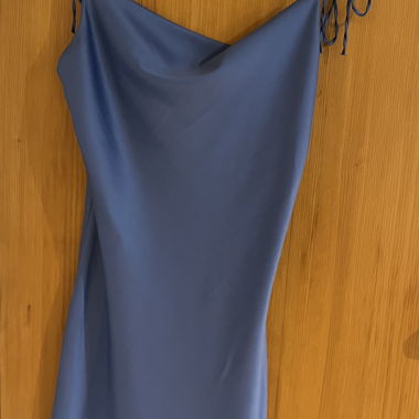 Abito slip in raso blu Brandy Melville