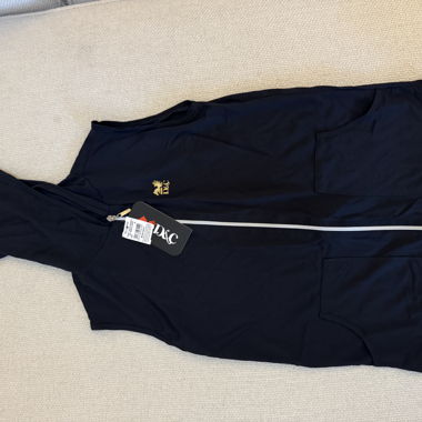 Schwarze ärmellose Sportjacke