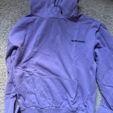 Hoodie violet avec imprimé
