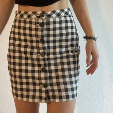 chessboard skirt with buttons in the front