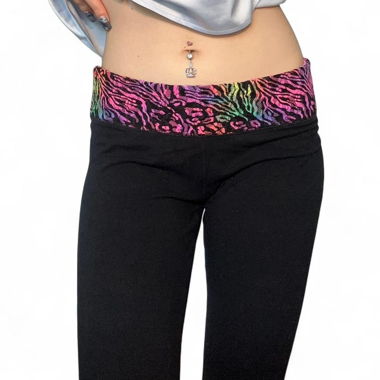 black capri leggings with cheetah print, size m