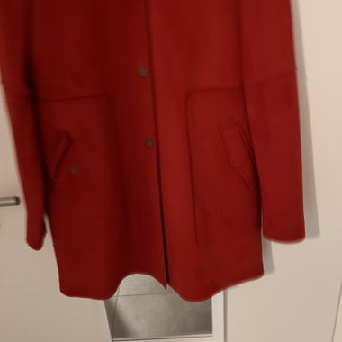 Roter Wildledermantel