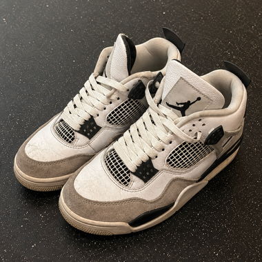 Jordan 4 d’occasion