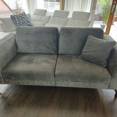 Mossgrünes Sofa
