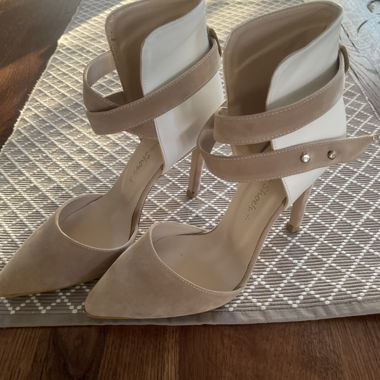 Décolleté beige con cinturini