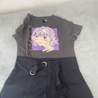 T-shirt und Hose 