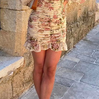 Blumen-Minikleid mit Puffaermeln