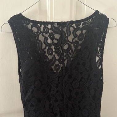 Haut noir en dentelle 