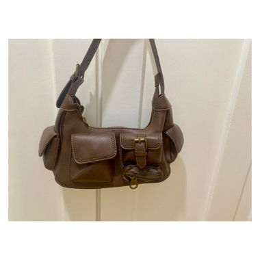 Sac à bandoulière marron avec poches
