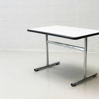 Retro Tisch mit Resopalbeschichtung von Widimmo SA