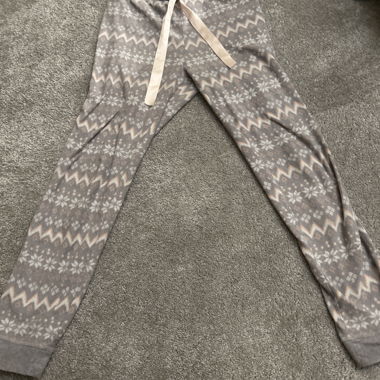 Patterned grey fleece pajama pants