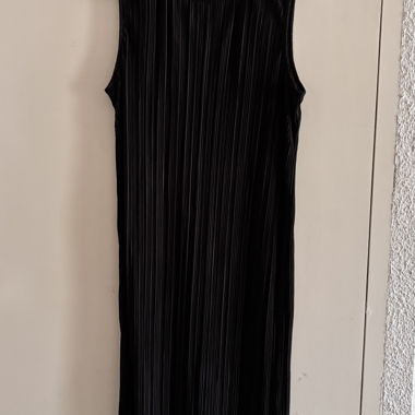 MONKI Plissee-Kleid schwarz