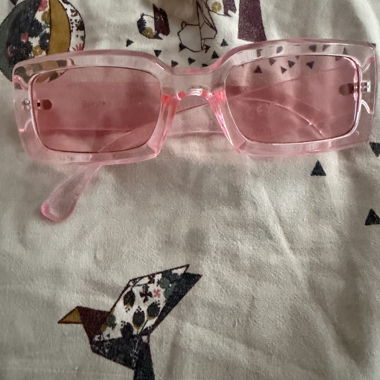 Lunettes de soleil roses