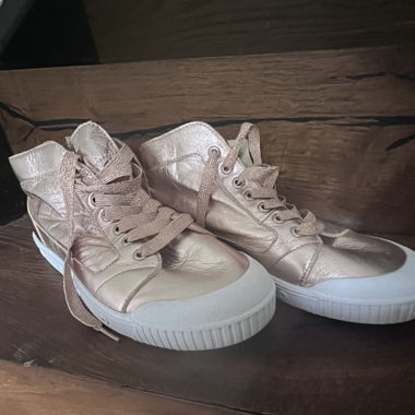 Rosé sneaker boots