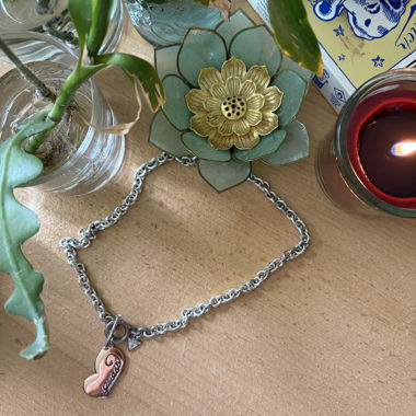 unisex vintage guess chain/necklace