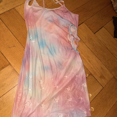 Robe de festival transparente avec découpe