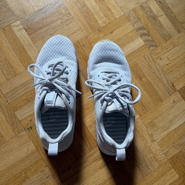Nike sport shoes 