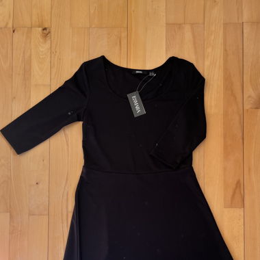 schwarzes Kleid