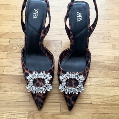 ZARA Slingback-Pumps mit Leopardenmuster
