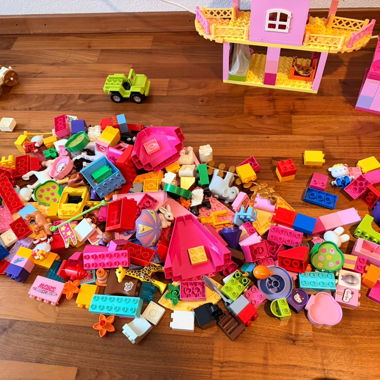 Duplo Set mit Häusern, Fahrzeugen und Zug
