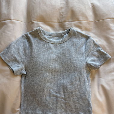 Graues Ripp-T-Shirt