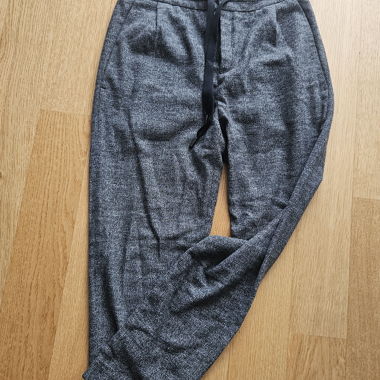DRYKORN graue Stoffhose mit Gummibund