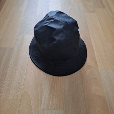 Cappellino a secchiello nero impermeabile