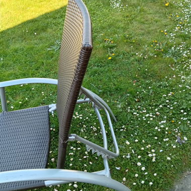 Gartenliege aus braunem Rattanimitat