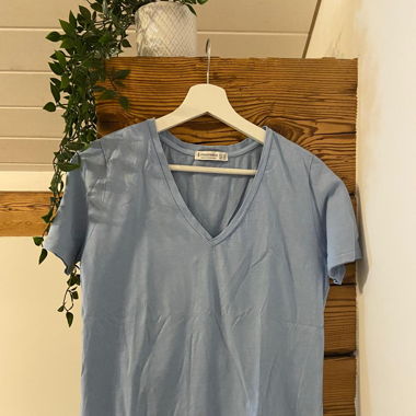 Blaues T-Shirt