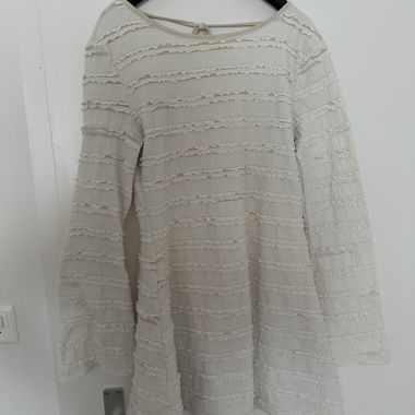 Abito da spiaggia beige a maniche lunghe