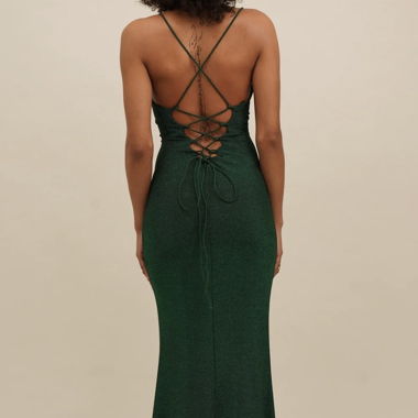 Robe maxi verte avec fente et laçage dans le dos