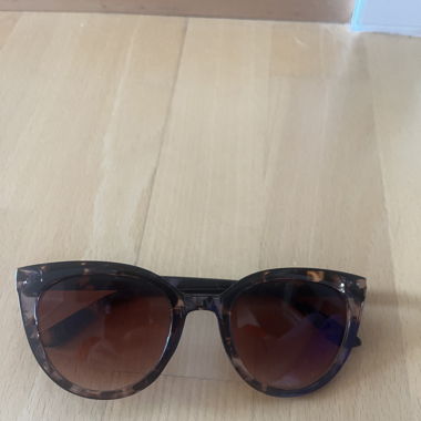 Sonnenbrille mit animal-print